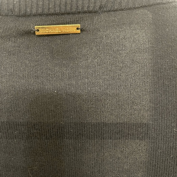 Michael Kors MK V-neck button sweater size med - Picture 5 of 7